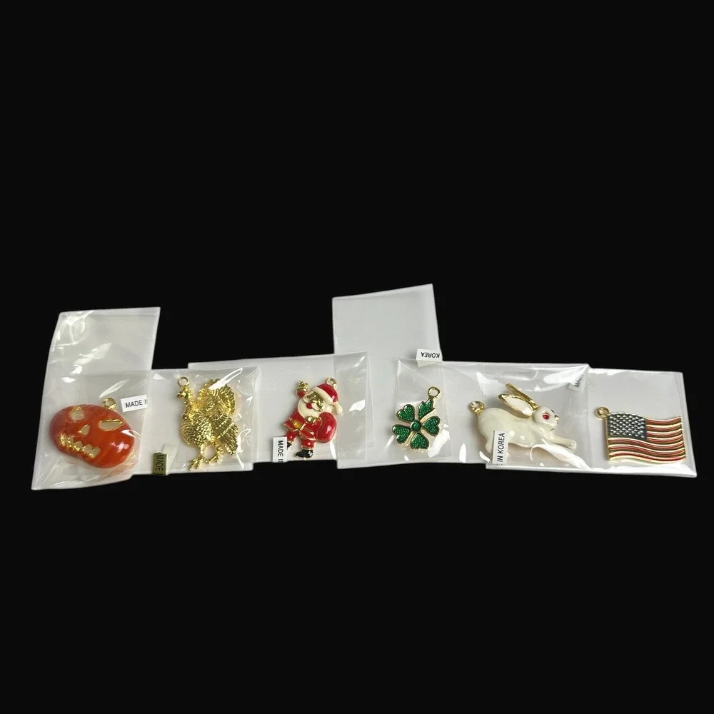 Vintage‎ 1986 Phister Ent Gold Bow Brooch - 7 Interchangeable Holiday Charms Set
